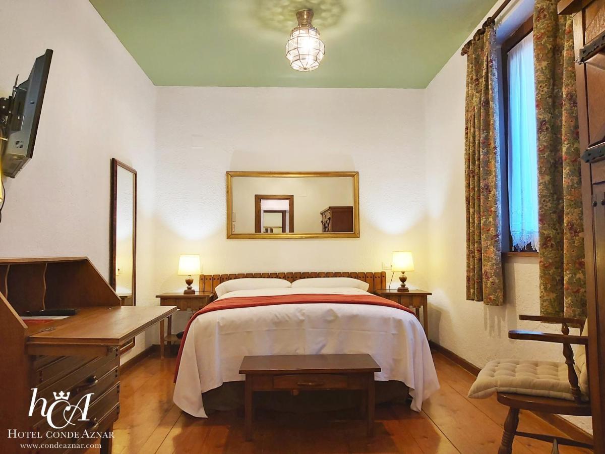 Conde Aznar Hotel Jaca Luaran gambar